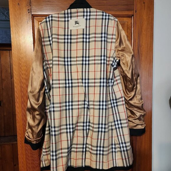 Burberry Black Harbourne Double Breasted Trench Coat, Authentic - Picture 4 of 8